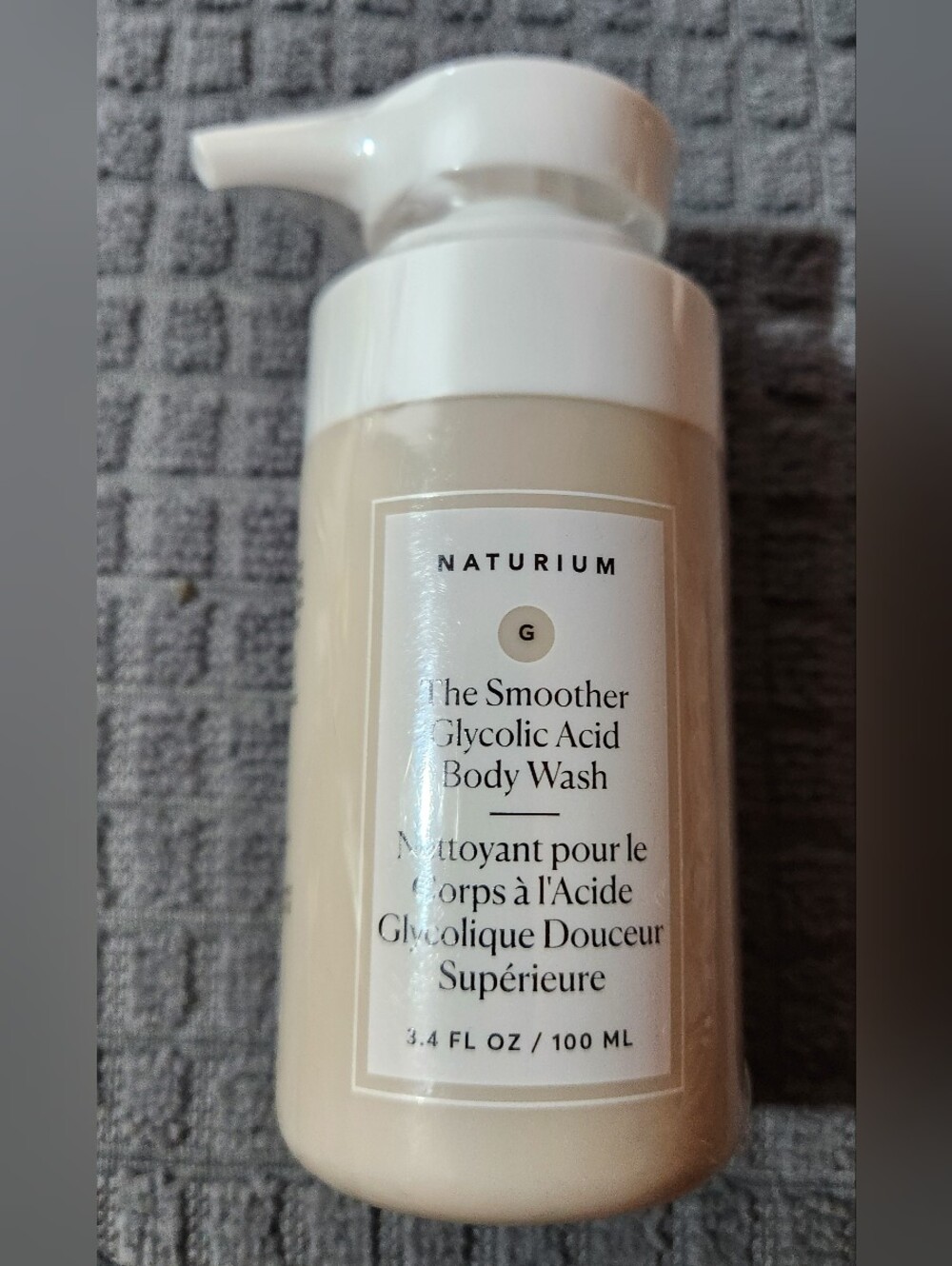 HOLD TRADE Naturium The Smoother Glycolic Acid Exfoliating Body Wash Size 3.4oz
